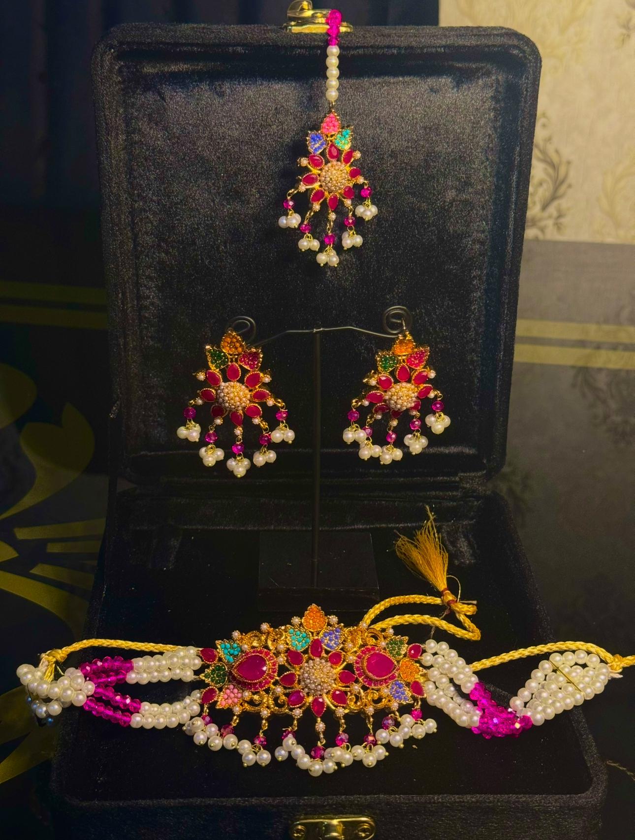 Kundan Norattan Choker Set Gold Plated 2 Earings 1 bindi and Choker Necklace